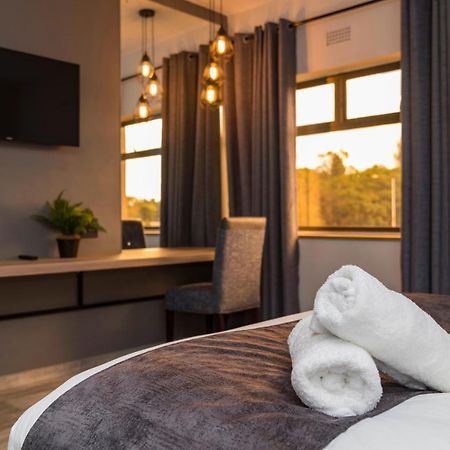 N1 Hotel Rotten Row Harare Exteriör bild
