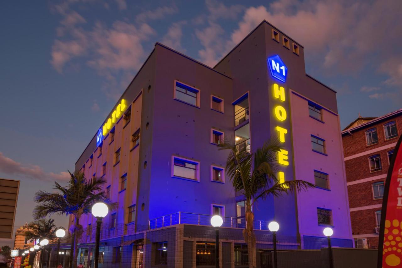 N1 Hotel Rotten Row Harare Exteriör bild