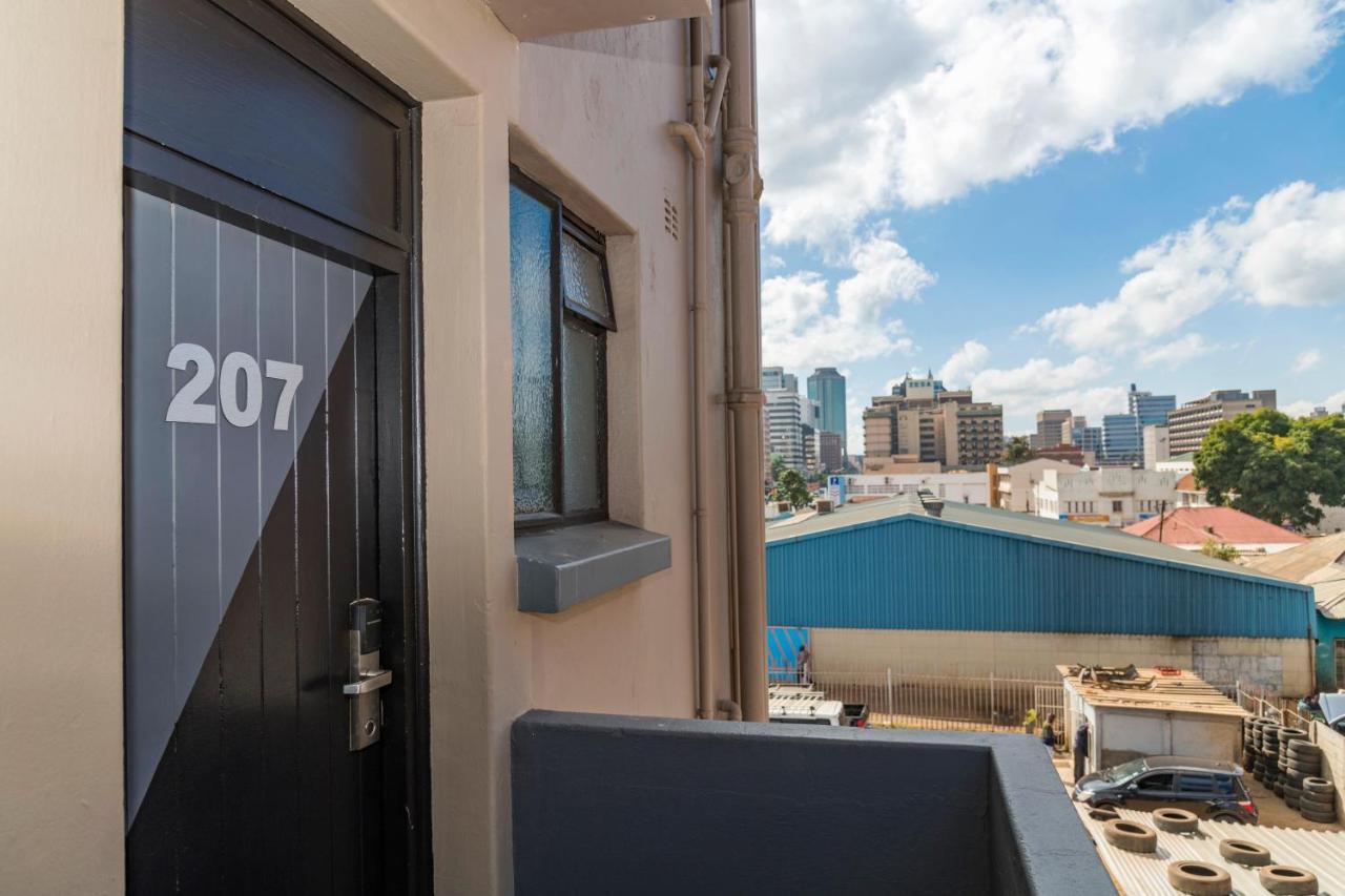 N1 Hotel Rotten Row Harare Exteriör bild