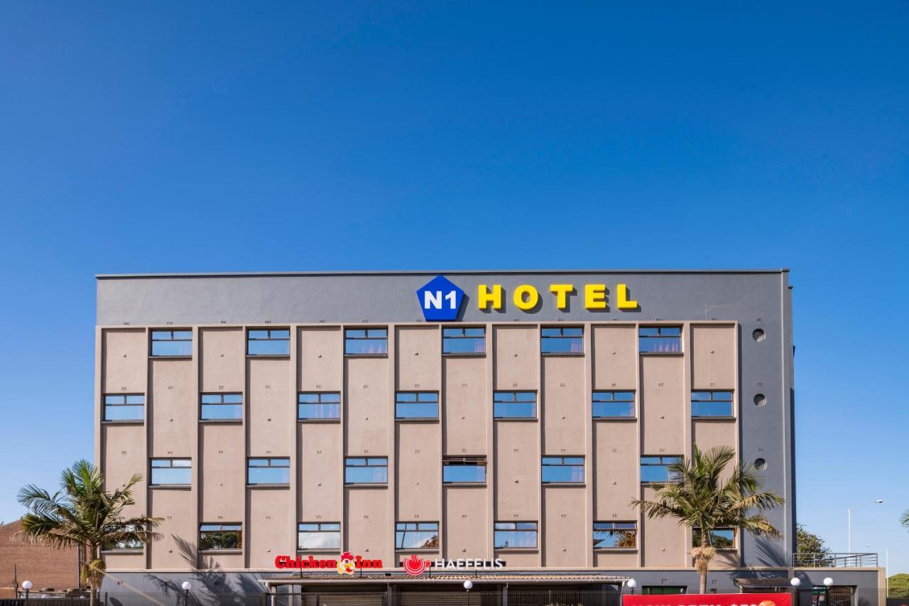 N1 Hotel Rotten Row Harare Exteriör bild