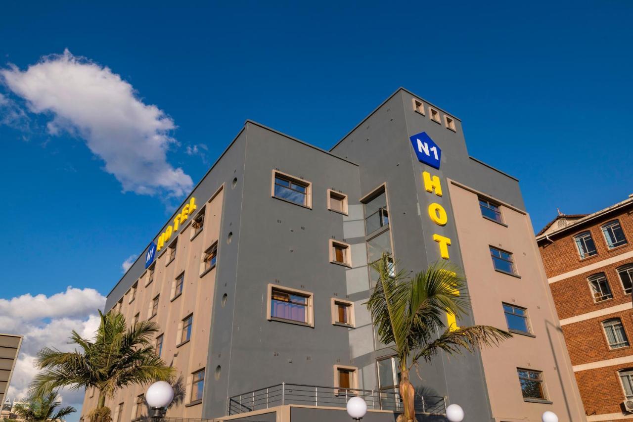N1 Hotel Rotten Row Harare Exteriör bild