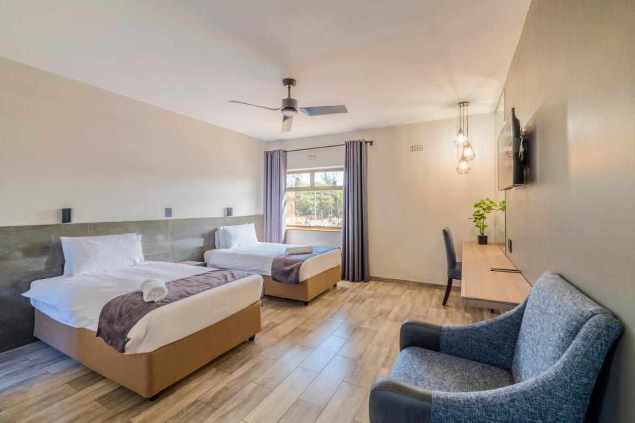 N1 Hotel Rotten Row Harare Exteriör bild