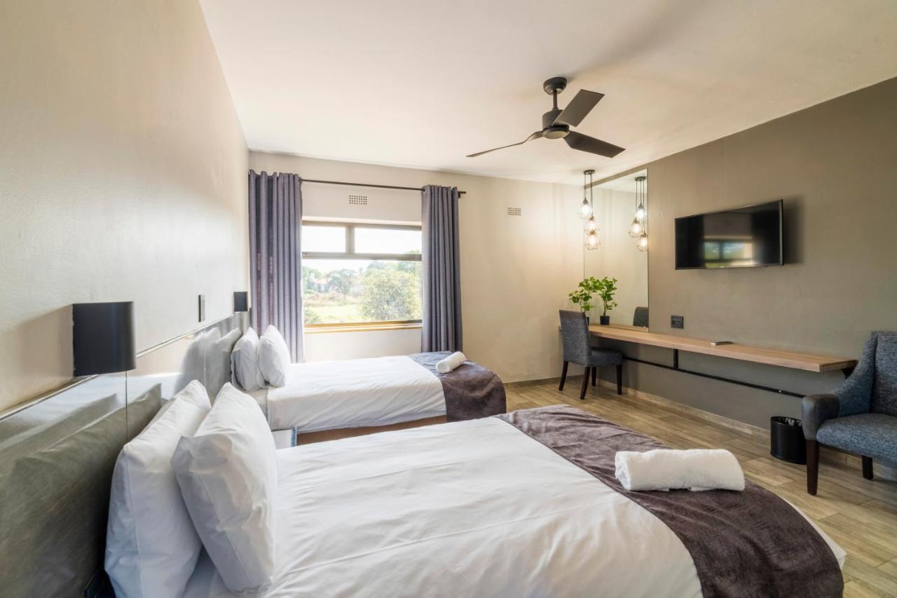 N1 Hotel Rotten Row Harare Exteriör bild