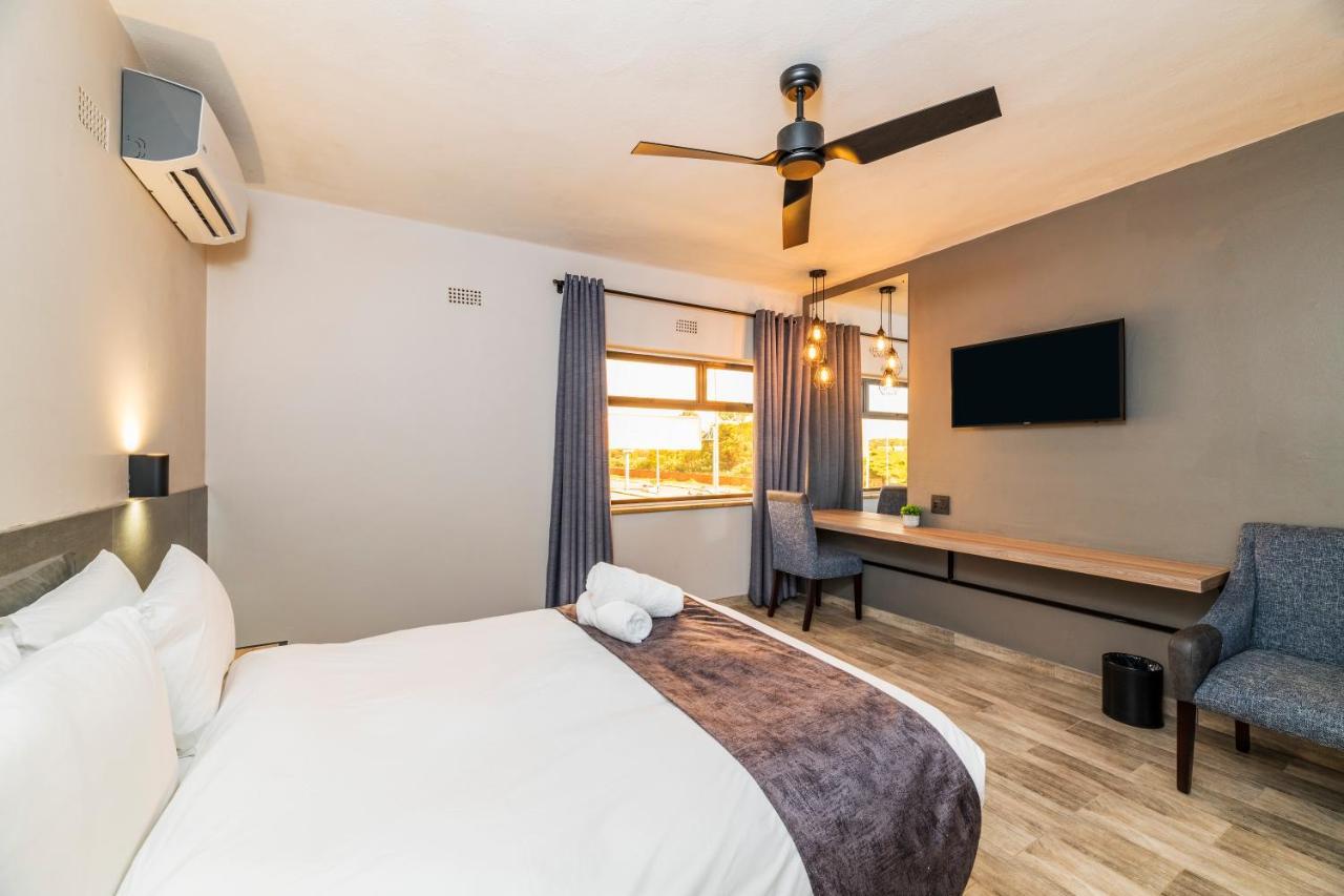 N1 Hotel Rotten Row Harare Exteriör bild