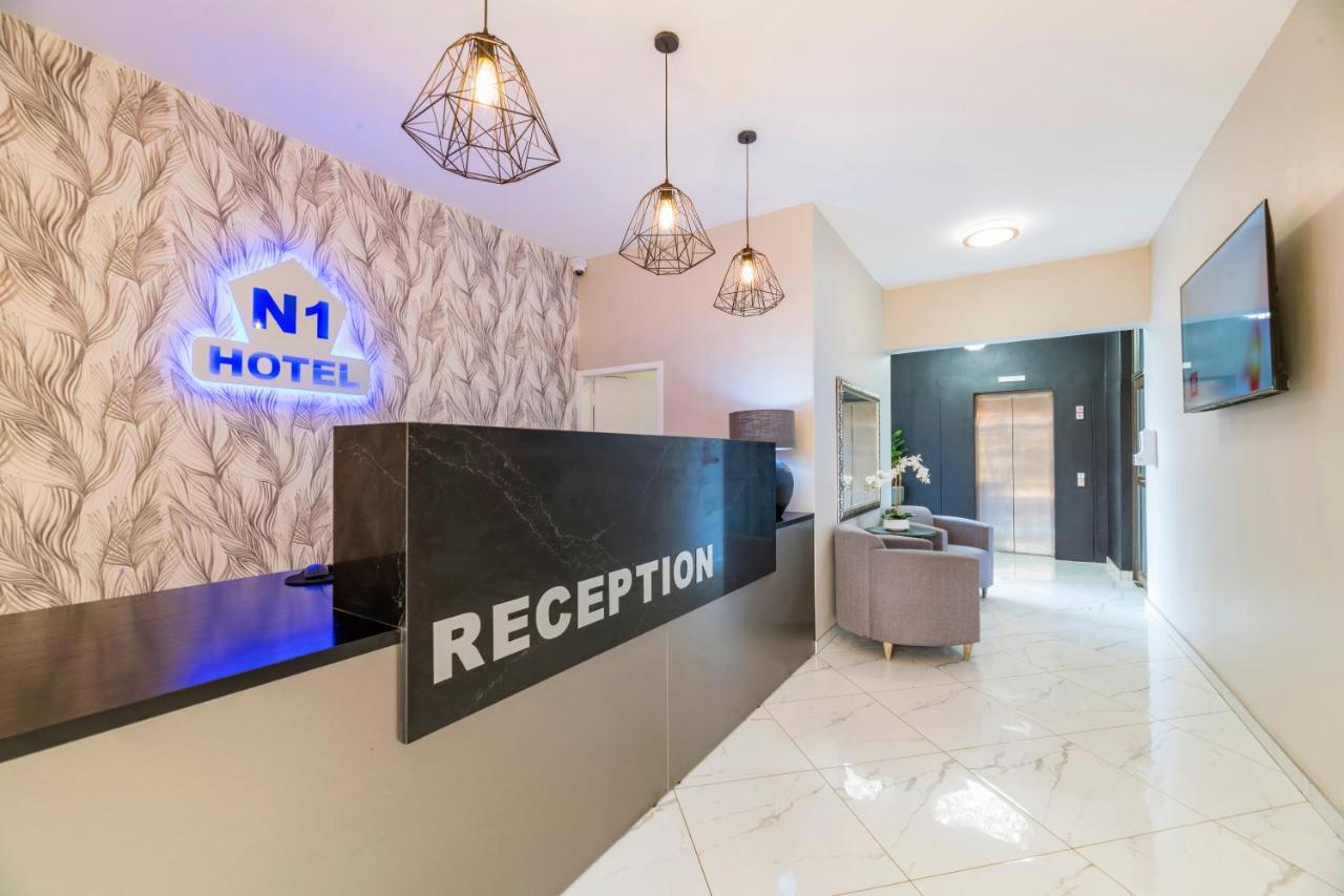 N1 Hotel Rotten Row Harare Exteriör bild