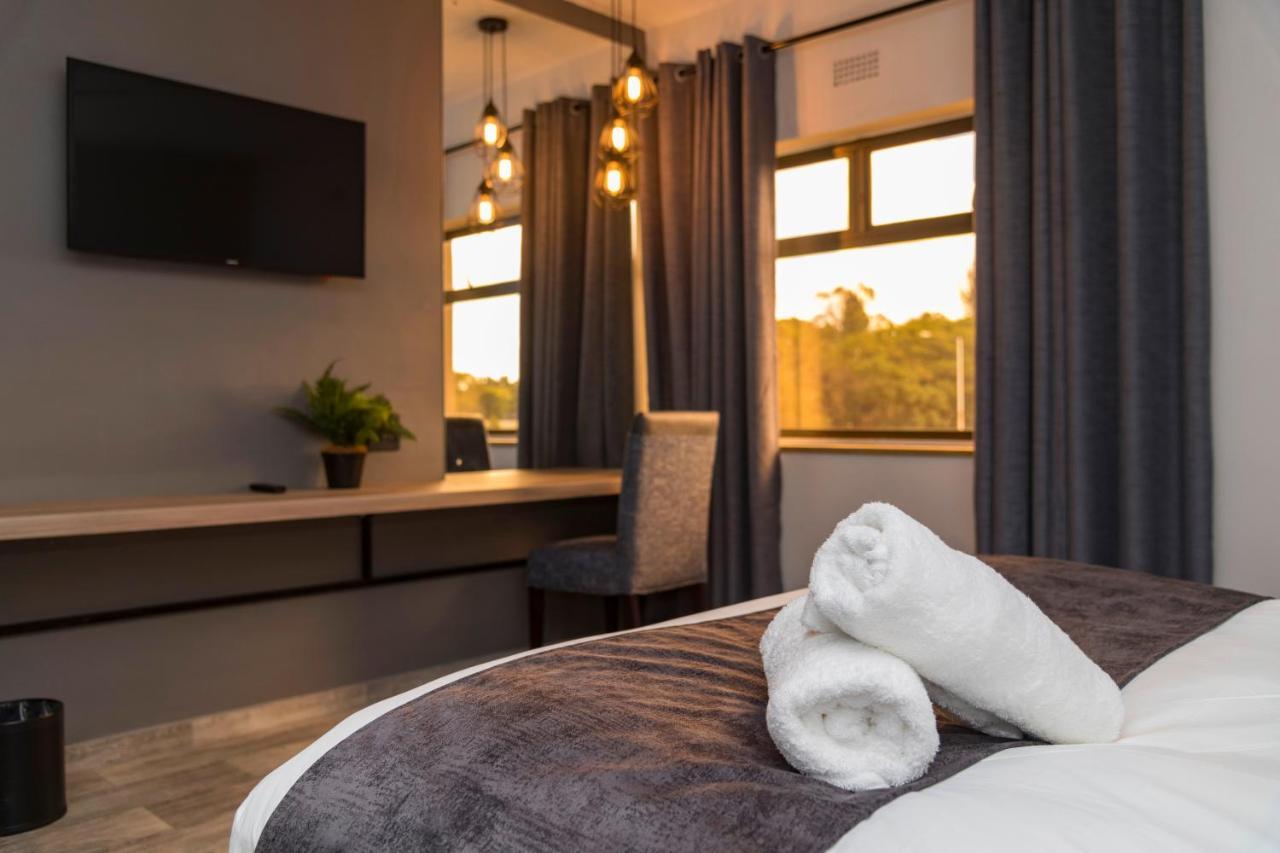 N1 Hotel Rotten Row Harare Exteriör bild
