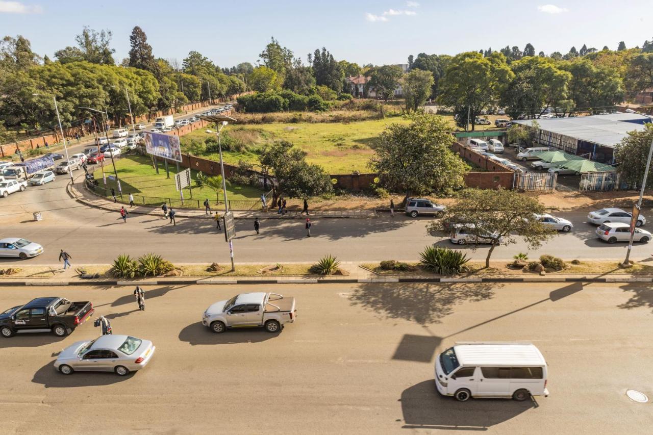 N1 Hotel Rotten Row Harare Exteriör bild